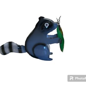 raccoon w/corn